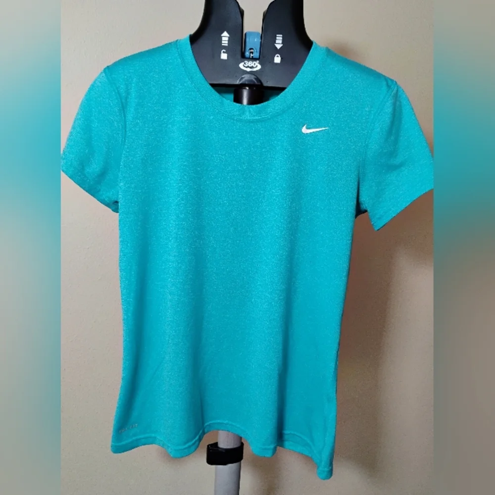 Nike Dri-FIT Women's Athletic Top – Size Medium - Picture 4 of 8